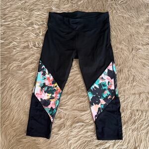 Fabletics Mid-Rise Mesh Powerhold Capri Floral size L